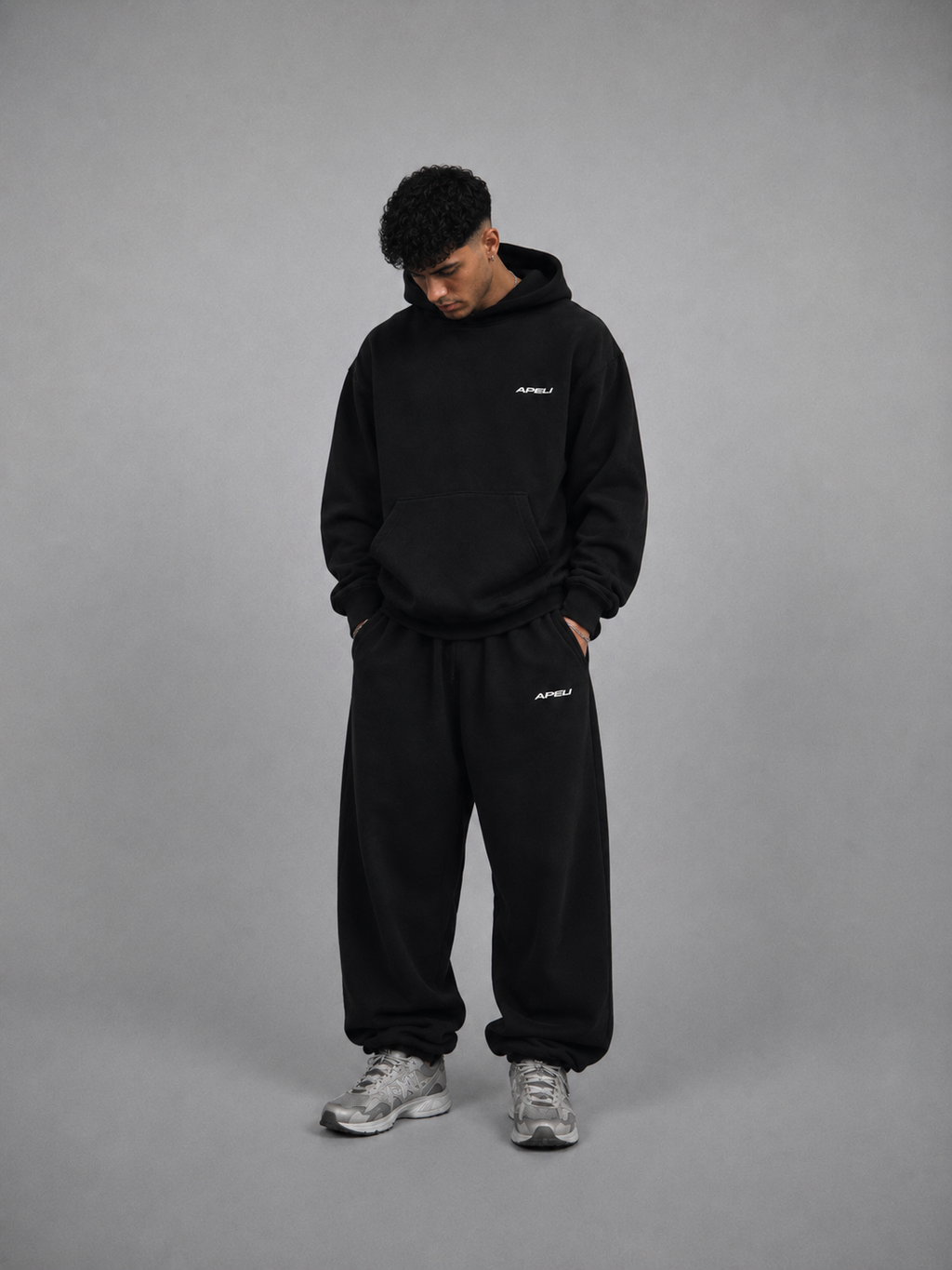 APELI ESSENCE HOODIE - BLACK